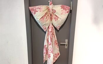 How to Make a Decorative Bow From a Pillow and Sheets