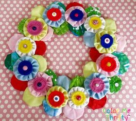 diy yoyo wreath with yoyo flowers, Easy DIY fabric yoyo flowers wreath on pink polka dot background
