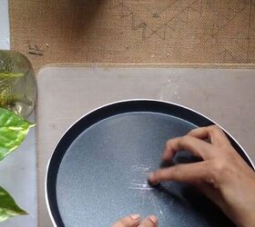 Instead of throwing out her old frying pan, she made something so cute for her walls