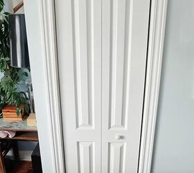 Tired of her outdated bifold door, this DIYer thought of a simple way to make it really pop