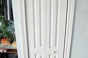 Tired of her outdated bifold door, this DIYer thought of a simple way to make it really pop