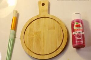 The super cute way to use a spare serving board for spring