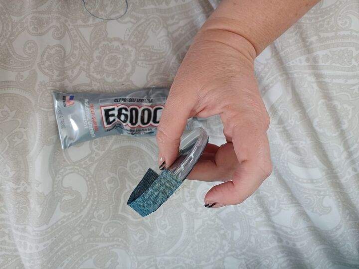 Transforming a simple can with fabric and creativity