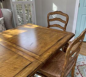 She picked just the right accent to give this dining set the coastal cottage vibes it was begging for