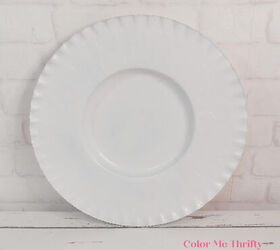 vintage embossed aluminum tray makeover, front of vintage aluminum tray after spray painting white