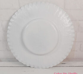 vintage embossed aluminum tray makeover, back of vintage aluminum tray after spray painting white