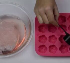 Who needs Lush when you could easilly make these luxious 3-ingredient shower gels for literally pennies?