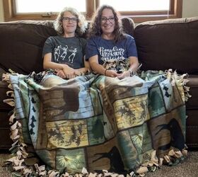 Easy No-Sew Fleece Blanket: A Cozy DIY Gift Idea