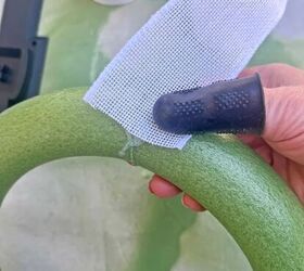 This has got to be one of the cleverest ways to use a wreath form for summer