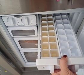 Pour vinegar into an ice tray to copy this super quick, $2 outdoor hack