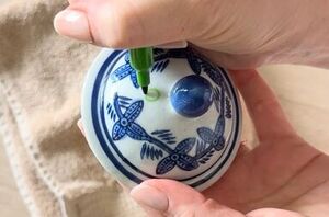 The gorgeous and clever way to use a porcelain jar lid