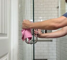 Why she brings white vinegar into her bathroom this week