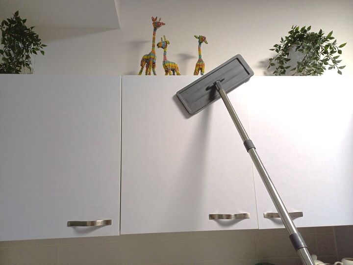 This wall cleaning guide proves pantry staples can outperform commercial sprays