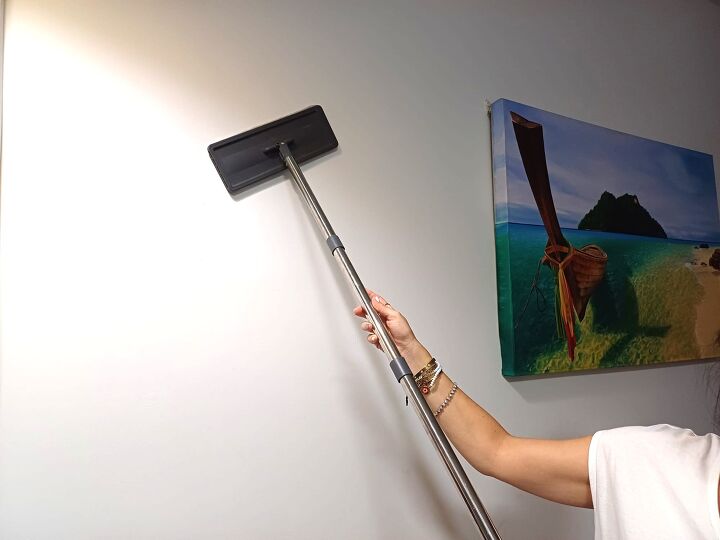 Steam cleaning walls with vinegar