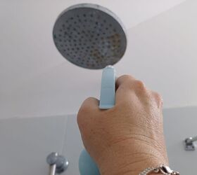 Why she brings white vinegar into her bathroom this week