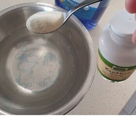 Vinegar, Dawn, and xanthan gum for a sparkling throne