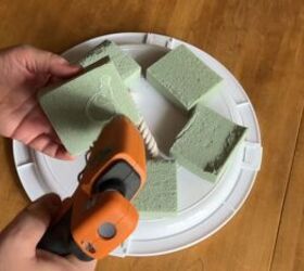 Gluing foam to the lid