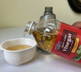 She uses apple cider vinegar for the simplest kitchen hack yet