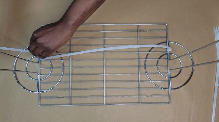 Attaching cooling rack to paper towel holders