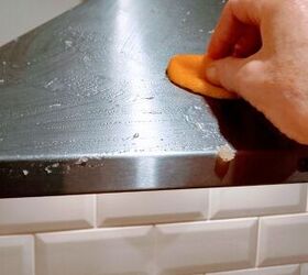 She rubs half a lemon on her greasy range hood and it only takes 1 minute for THIS to happen