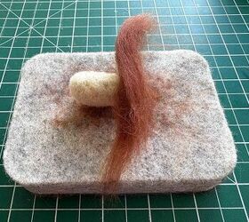 Grab some wool and a bit of felt for this charming 10-minute fall-inspired craft that looks good pretty much anywhere