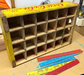 She upcycled this vintage soda crate for this festive Christmas idea