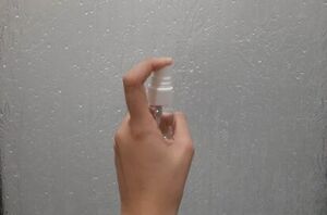 Spray this "miracle solution" on your scummy shower doors for 30 minutes to make them sparkle like new