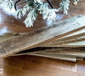 How a bunch of wood planks can make your tree really stand out this year