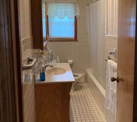 How they turned this small and cramped bathroom into a cozy cottage retreat!