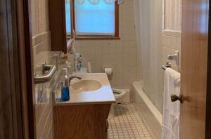How they turned this small and cramped bathroom into a cozy cottage retreat!
