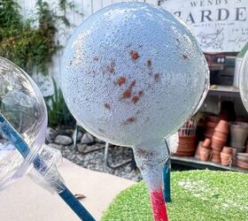 Dip plastic ornaments in baking soda to add instant elegance and cozy winter charm to any Christmas tree