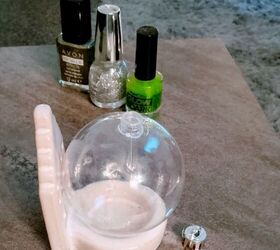 You're going to love how she used some nail polish to upgrade her clear Christmas ornaments