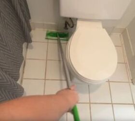 Thoroughly cleaning bathroom floor