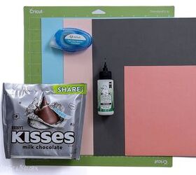 You're going to need a bunch of Hershey's Kisses for this cute and fun Valentine's Day idea