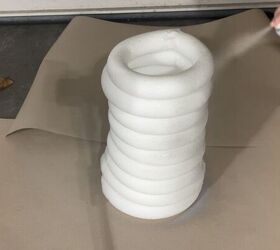 Spray painting the vase