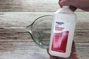 How mixing alcohol and dish soap will keep you safe this winter