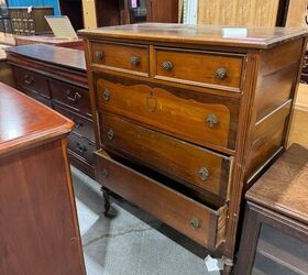 The elegant way she used gold pen to upgrade this vintage piece