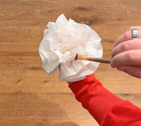 diy paper towel flower diffusers, Applying blush makeup to paper towel flower center