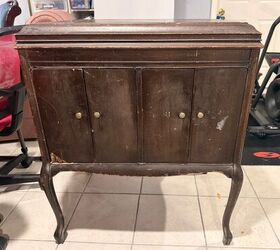 You're going to LOVE how she made this vintage Victrola so much more functional