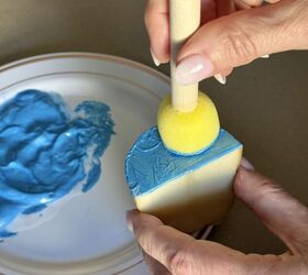 She dips sliced potatoes in paint and ends up with this gorgeous boutique decor look