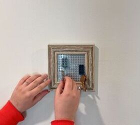 Simple DIY key hanger with interchangeable block holders 