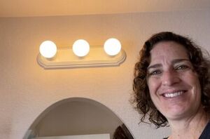 The absolutely GENIUS way she upgraded her vanity lights WITHOUT replacing them