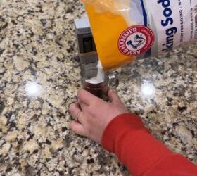 Baking soda and essential oil mattress deodorizer