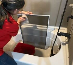 The genius reason this Hometalker puts her window screens in her bathtub this week