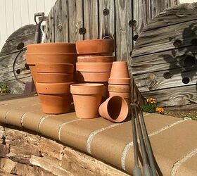 Instead of stacking your terracotta pots like this, do it her way to make your garden unforgettable this season