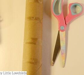 She cut a paper towel roll for one of the cutest summer craft ideas we've seen