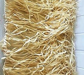 She lays a grass skirt on a countertop for this jaw-dropping decor idea