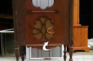 After seeing this beyond genius upcycle, we are offically on the lookout for vintage radio stands