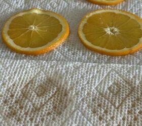 Put sliced oranges on a paper towel to really mak your seasonal decor even more fabulous