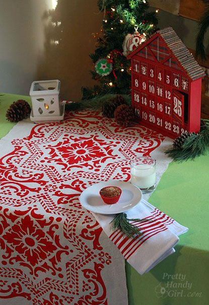 caminho de mesa festivo em estncil usando tecido e design do royal studio, Caminhos de mesa de Natal tamb m s o um bom presente